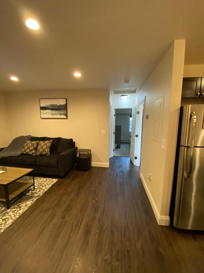 Beautiful 2 Bedroom 1 Bath Apartment With Private Garage Anchorage Exterior photo