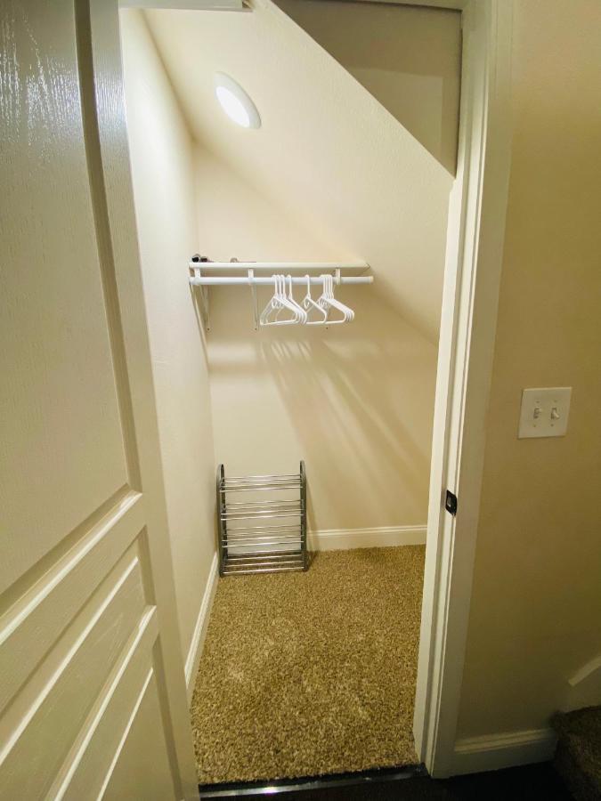 Beautiful 2 Bedroom 1 Bath Apartment With Private Garage Anchorage Exterior photo