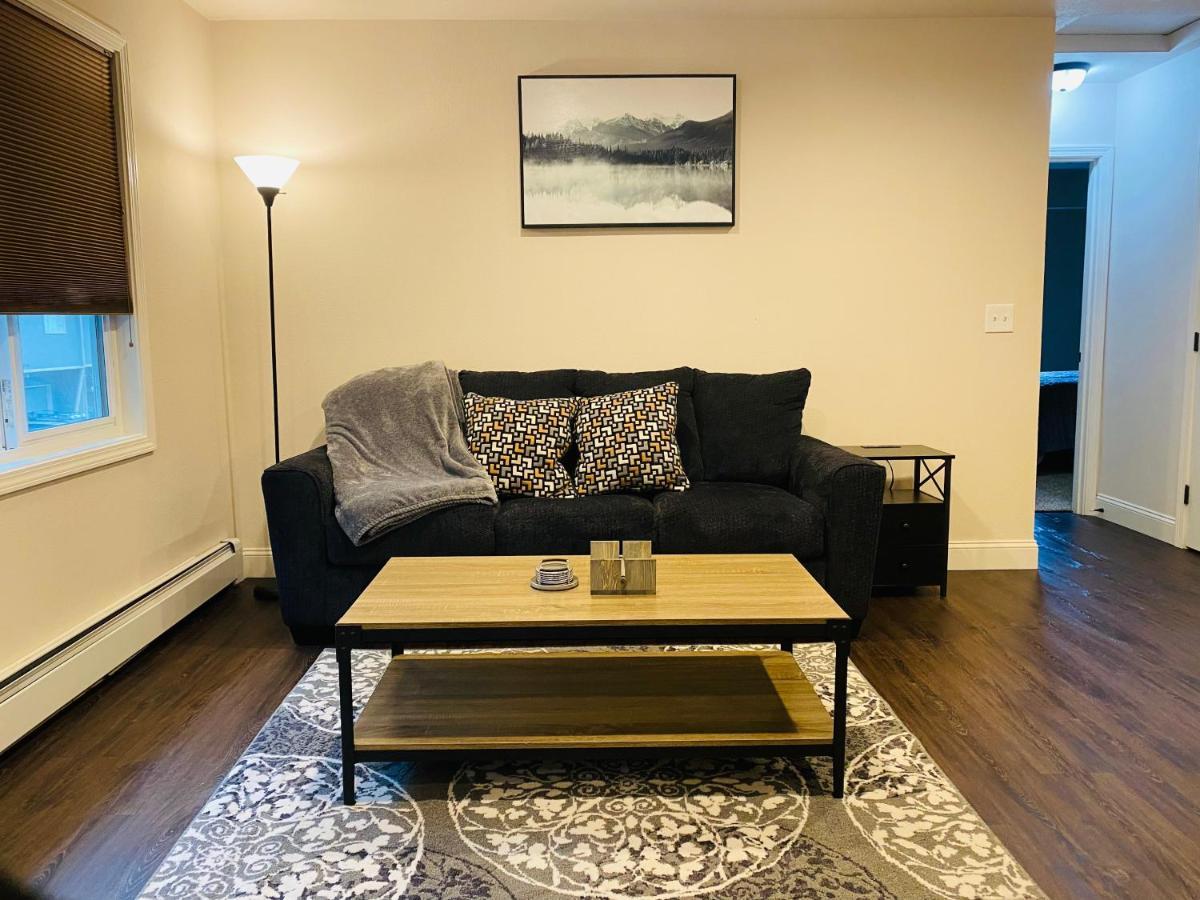 Beautiful 2 Bedroom 1 Bath Apartment With Private Garage Anchorage Exterior photo