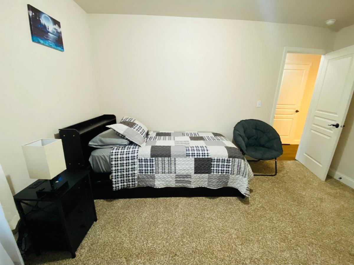 Beautiful 2 Bedroom 1 Bath Apartment With Private Garage Anchorage Exterior photo
