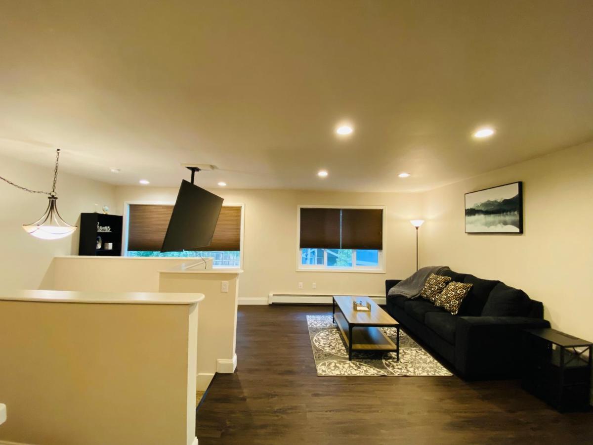 Beautiful 2 Bedroom 1 Bath Apartment With Private Garage Anchorage Exterior photo