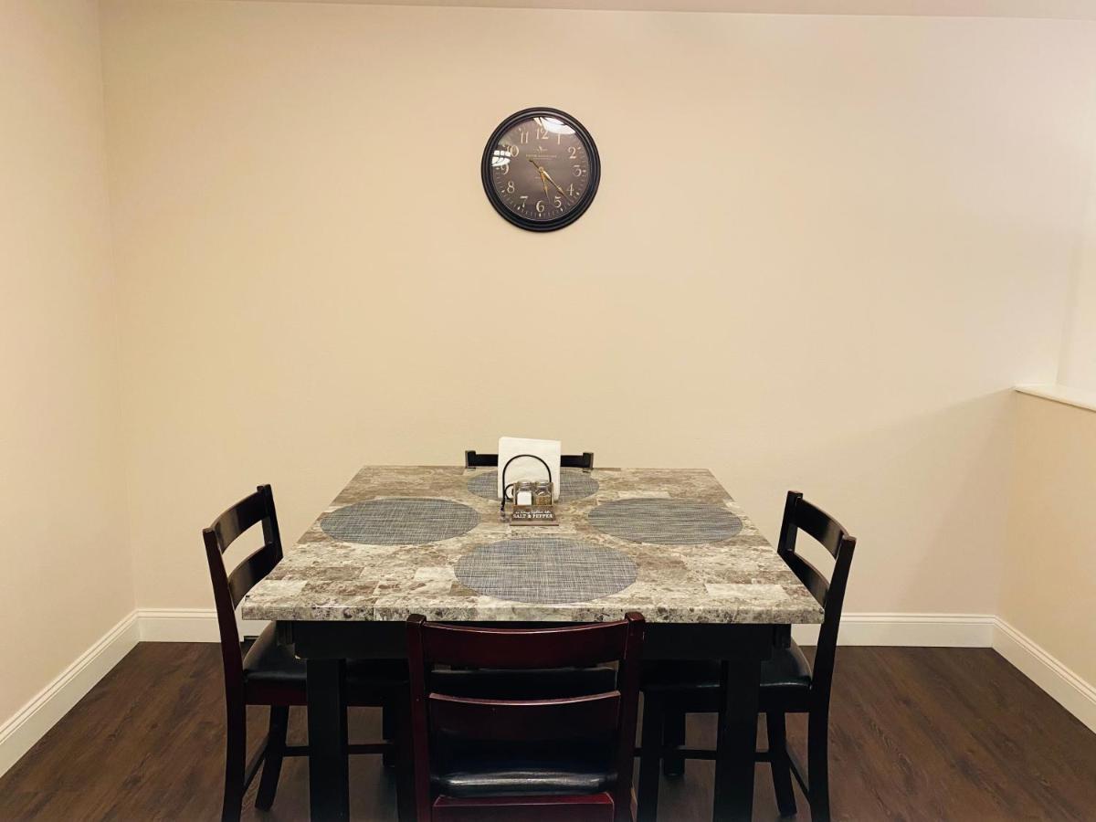 Beautiful 2 Bedroom 1 Bath Apartment With Private Garage Anchorage Exterior photo