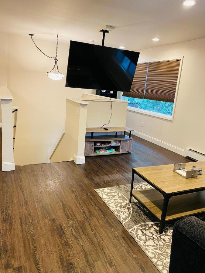 Beautiful 2 Bedroom 1 Bath Apartment With Private Garage Anchorage Exterior photo